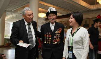  Улуу Ата-Мекендик согуштун ардагерлерин Филармонияда куттуктоо