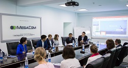 В головном офисе компании MegaCom прошла встреча руководителей сотового оператора с представителями Стокгольмской школы бизнеса в рамках соглашения о сотрудничестве иностранных специалистов с их кыргызстанскими коллегами из Университета Центральной Азии (УЦА) по разработке учебных программ и исследований для бакалавриата и обмена преподавательского опыта. 