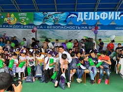 1 июня во всем мире отмечается Международный день защиты детей. В этот день по доброй традиции компания MegaCom совместно с мэрией г.Ош организовала праздничное мероприятие для воспитанников детских домов, детей из малоимущих семей города Ош, а также приготовила приятные подарки для юных пациентов Ошской межобластной детской больницы.